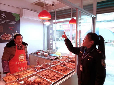 达州市大竹县 强化食品监管，督促禁用'生鲜灯'确保食品安全'不打烊'